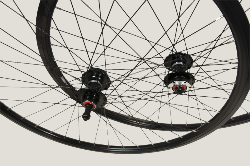 PAIR BIKE WHEELS 700c (622 x19) DISC HUB TREKKING HYBRID  BLACK SCREW ON FREEWHEEL MULTI-SPEED