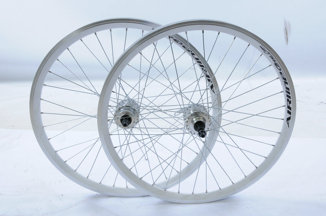 PAIR WHEELS 24" MTB DISC BRAKE HUB Q-R WHITE DOUBLE WALL 507 X 21 RIM MULTISPEED