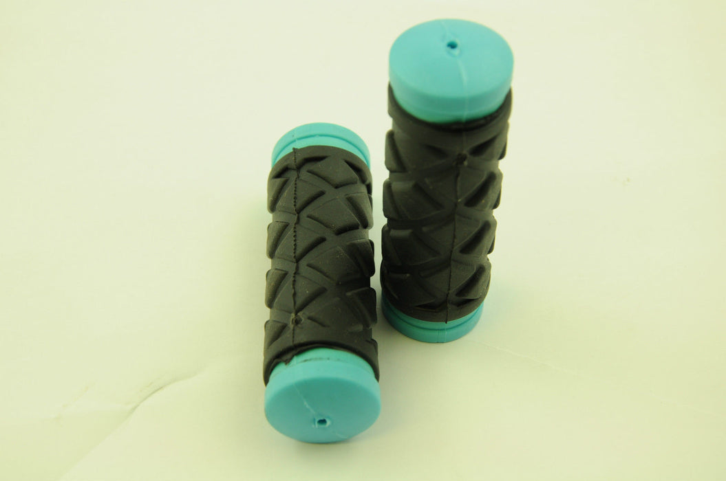 PAIR 90mm RALEIGH KIDDIES BIKE HANDLEBAR GRIPS SHORTIE TURQUOISE & BLACK WAGG36