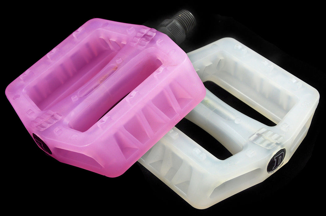 DIAMONDBACK 9-16 BIKE UV REACTIVE COLOUR CHANGE WHITE-PINK GRINDING PEDALS-50%