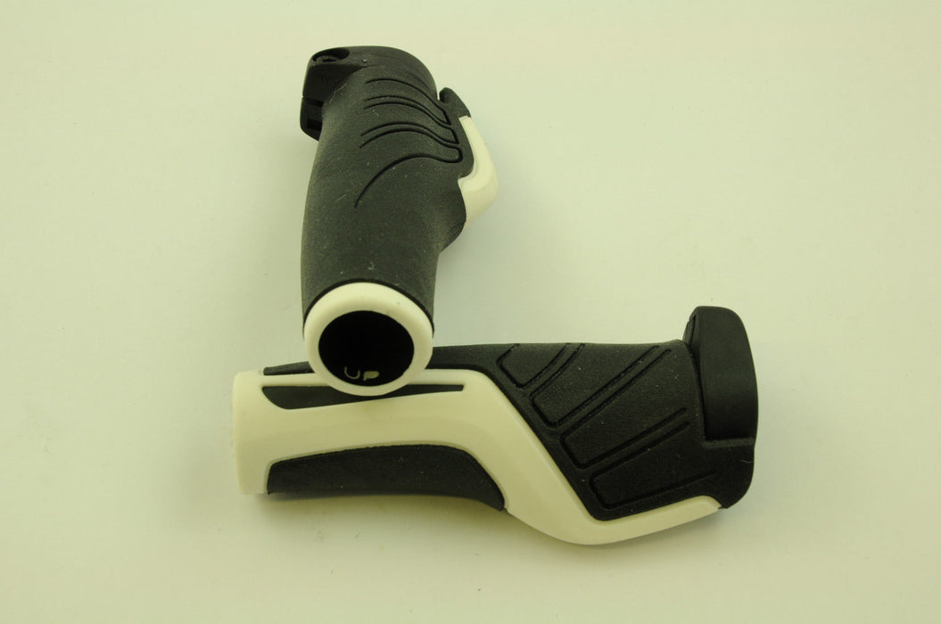 PAIR HERRMANS ENDORFIN LOCK ON BIKE HANDLEBAR GRIPS BLACK & WHITE SALE 70% OFF