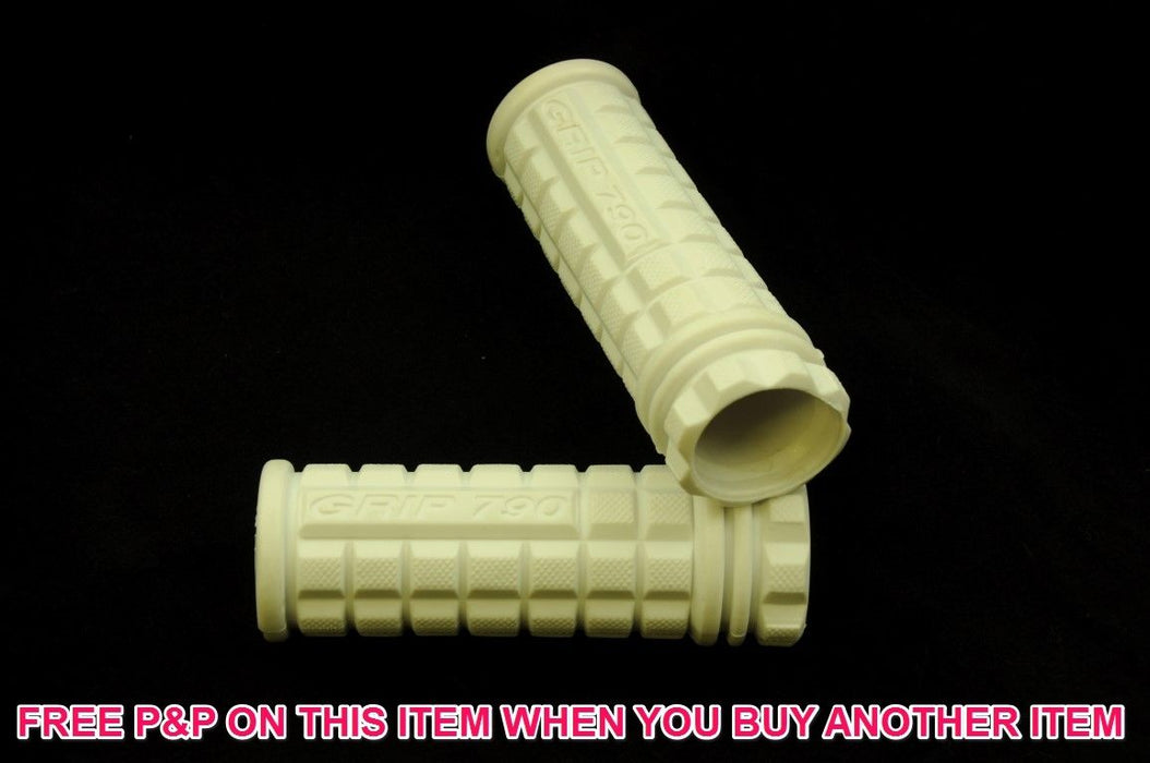 PAIR OF WHITE JUNIOR HANDLEBAR GRIPS FOR KIDDIES CYCLES,BIKE,TRIKE,SCOOTER,GRIP