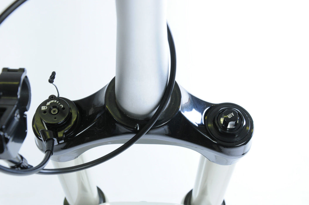 AIR FILLED RST F1 32 26” MTB SUSPENSION FORK 1 1-8” REMOTE LOCKOUT SALE £100 OFF - Bankrupt Bike Parts