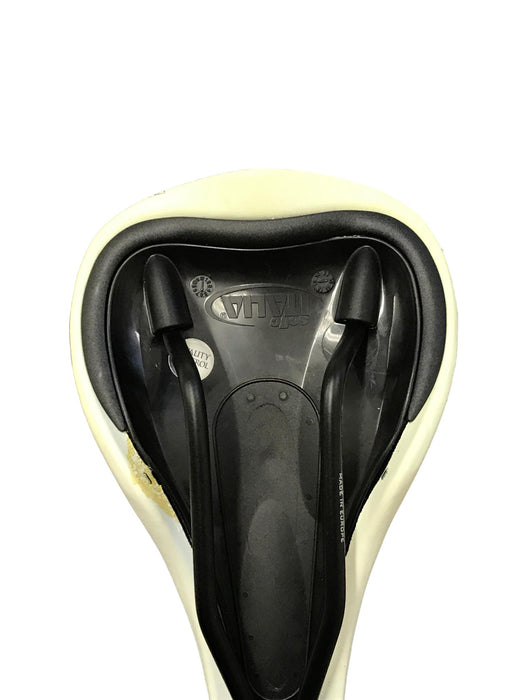 SELLE ITALIA X2 SADDLE WHITE (NEW BUT SLIGHTLY OFF COLOUR)