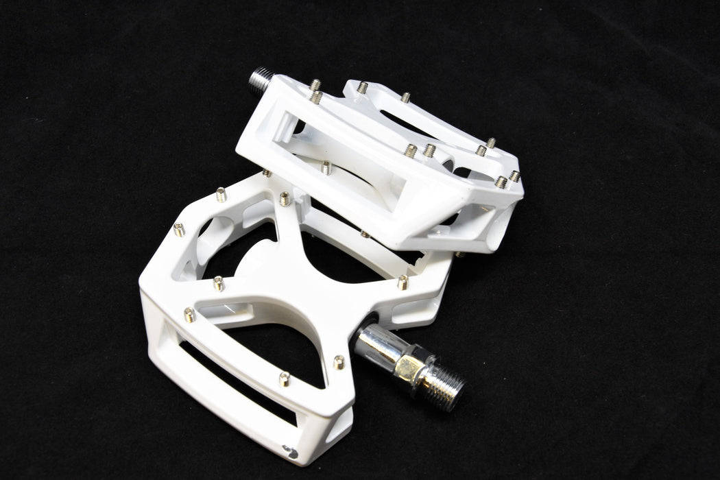 Pair 9-16" White Alloy Platform Down Hill MTB Or BMX Pedals Replaceable Steel Pins