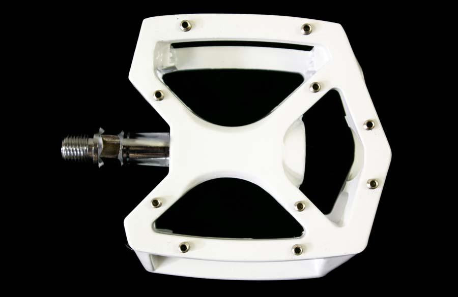 Pair 9-16" White Alloy Platform Down Hill MTB Or BMX Pedals Replaceable Steel Pins