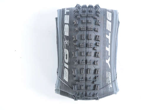 SCHWALBE BIG BETTY 26 x 2.40 FREERIDE SNAKESKIN FOLDING MTB TYRE PACESTAR COMPOUND