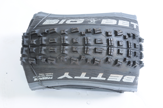 SCHWALBE BIG BETTY 26 x 2.40 FREERIDE SNAKESKIN FOLDING MTB TYRE PACESTAR COMPOUND