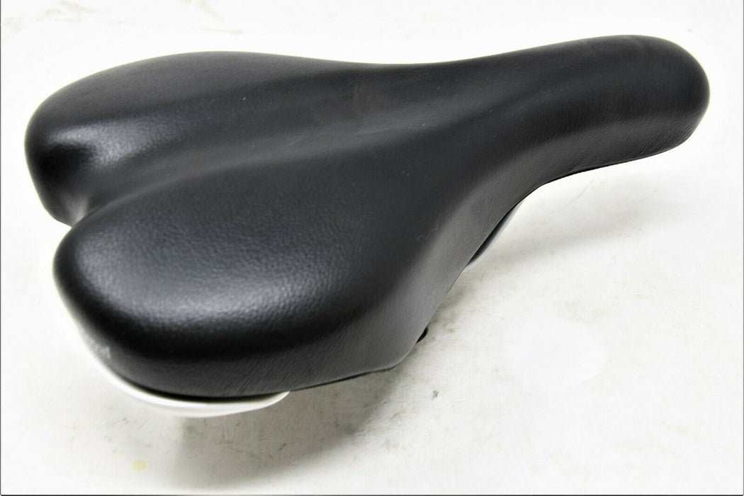 Selle Royal Junior MTB Bike Saddle 20" 24" Wheel Comfort Padded Seat Black & White